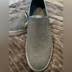 Beautiful silver rhinestone shoes